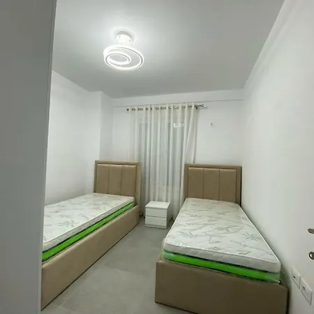 아파트 Ke Xhamia Selite 티라나